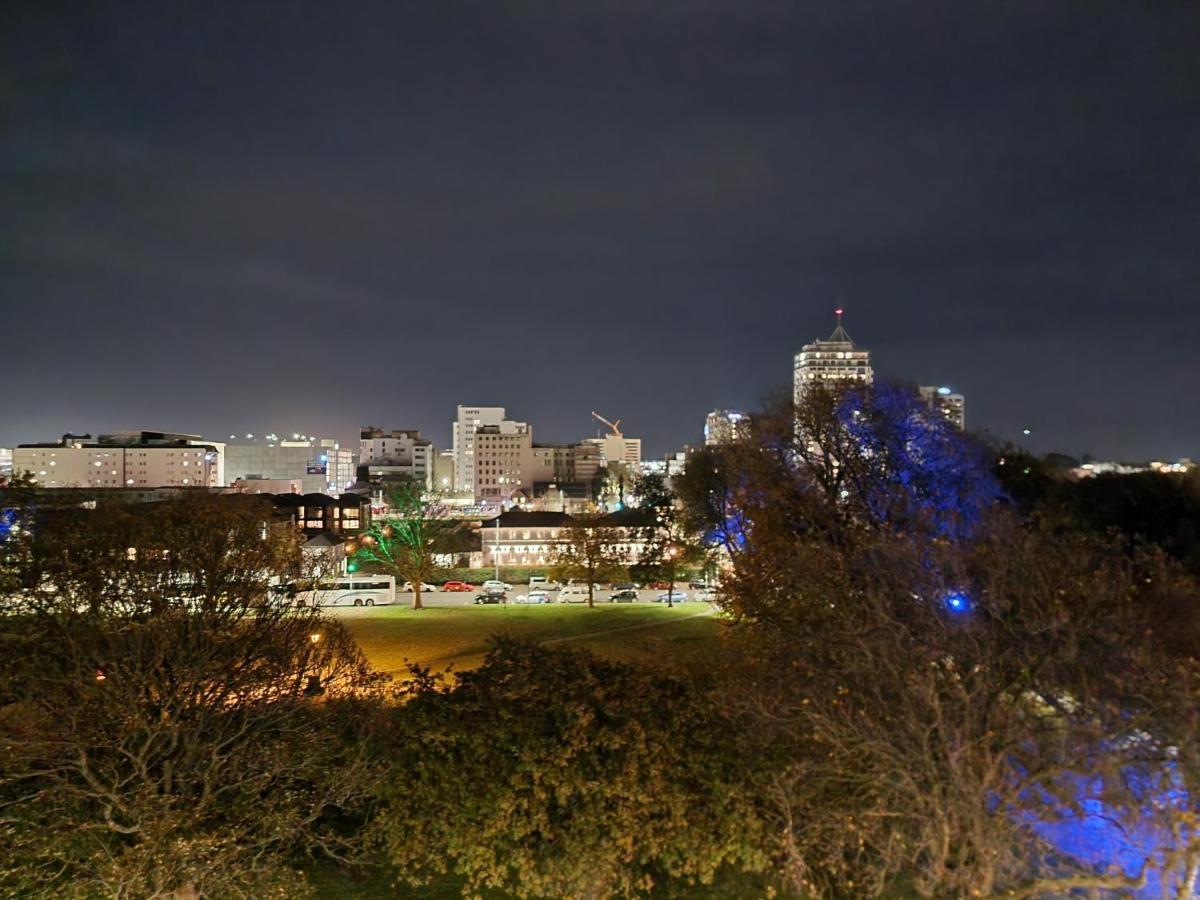 Latimer Loft - Christchurch Holiday Homes ภายนอก รูปภาพ