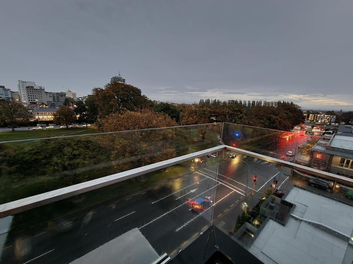 Latimer Loft - Christchurch Holiday Homes ภายนอก รูปภาพ