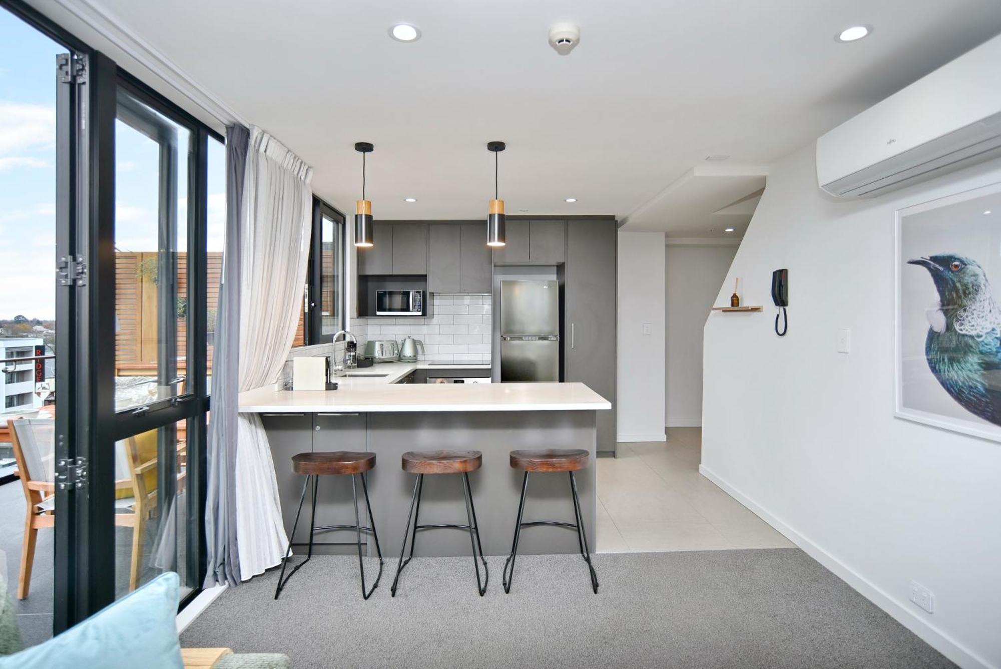 Latimer Loft - Christchurch Holiday Homes ภายนอก รูปภาพ