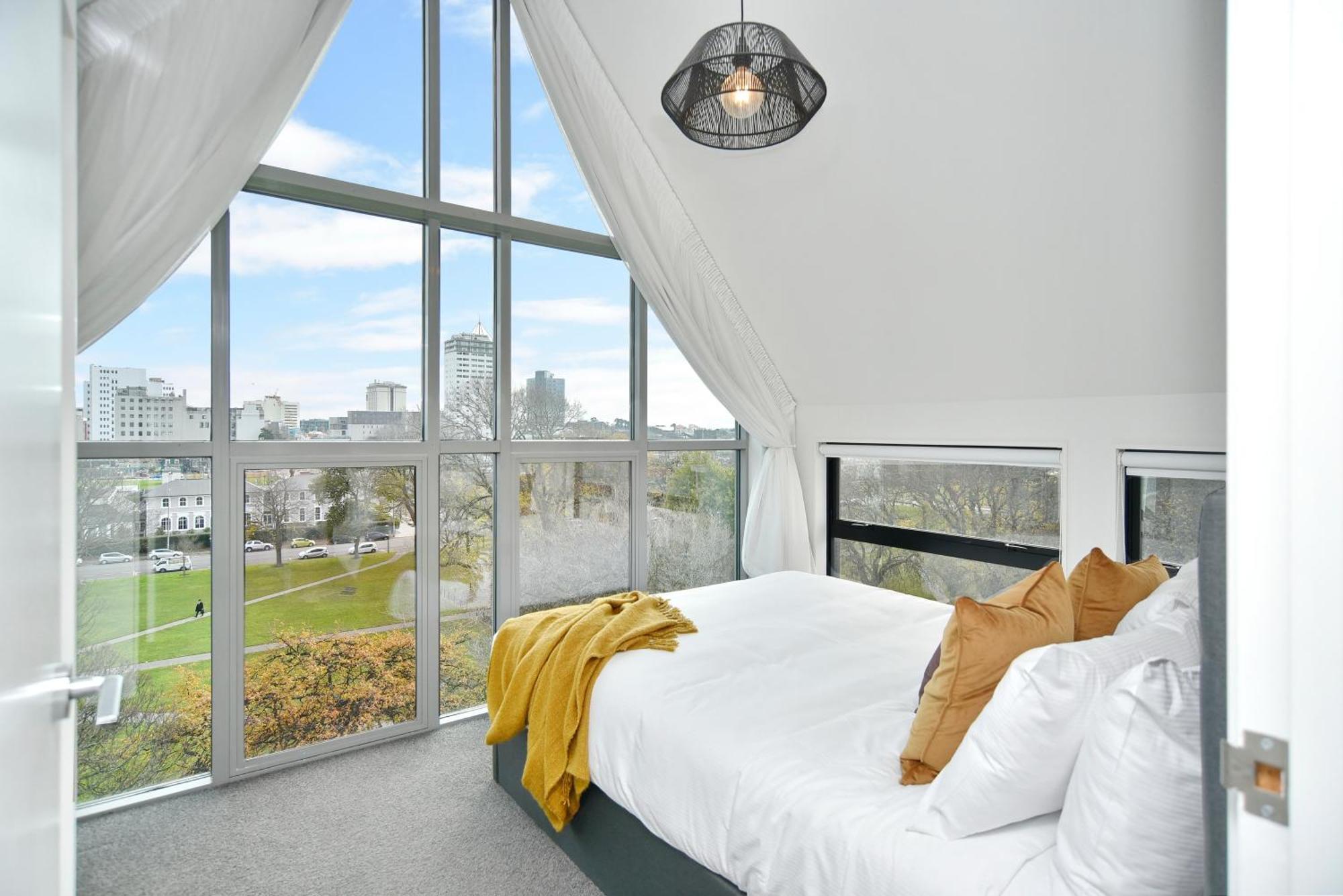 Latimer Loft - Christchurch Holiday Homes ภายนอก รูปภาพ