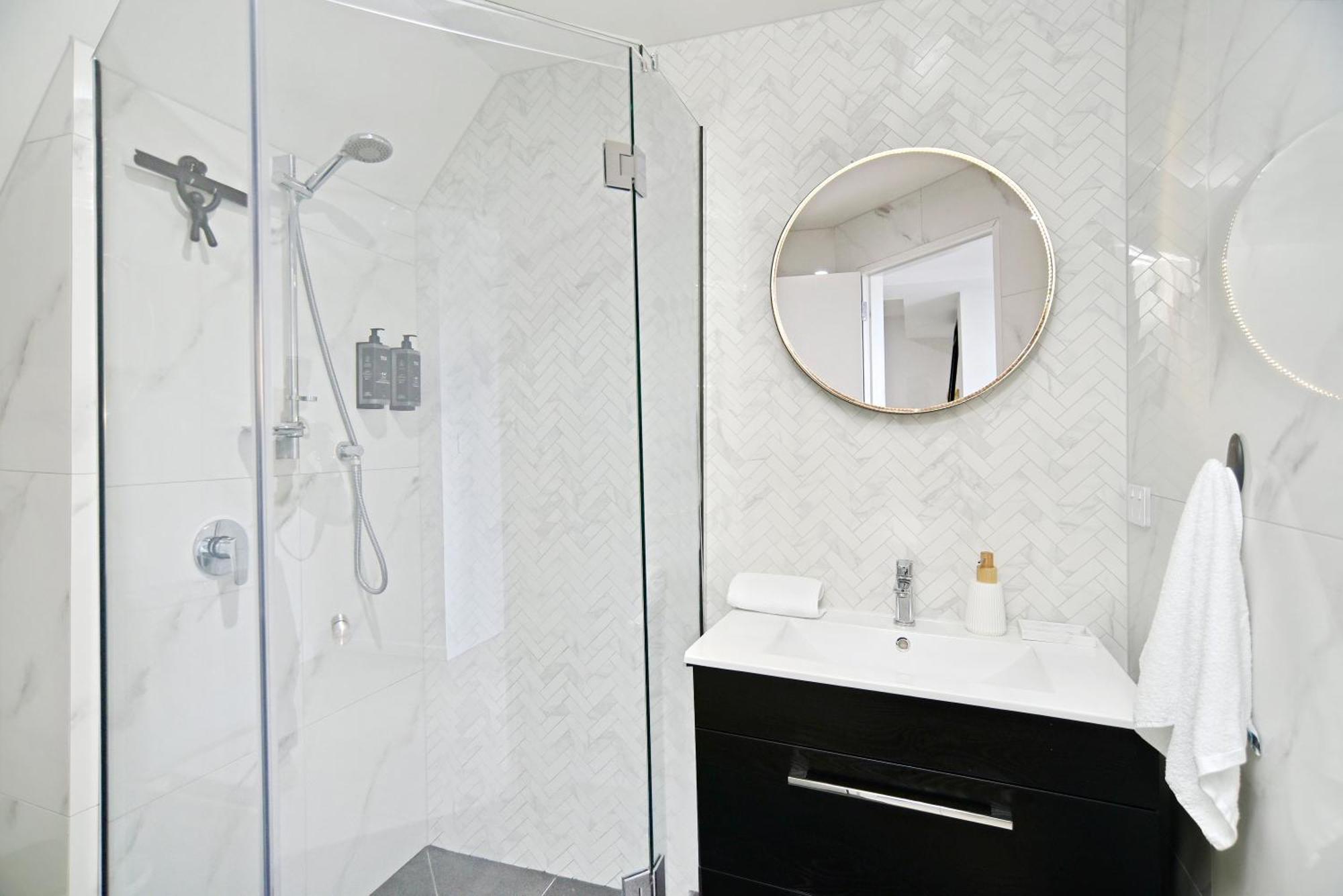 Latimer Loft - Christchurch Holiday Homes ภายนอก รูปภาพ